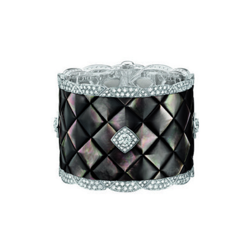 المصممين العالمين يعرضون مجوهرات خلابة في باريس